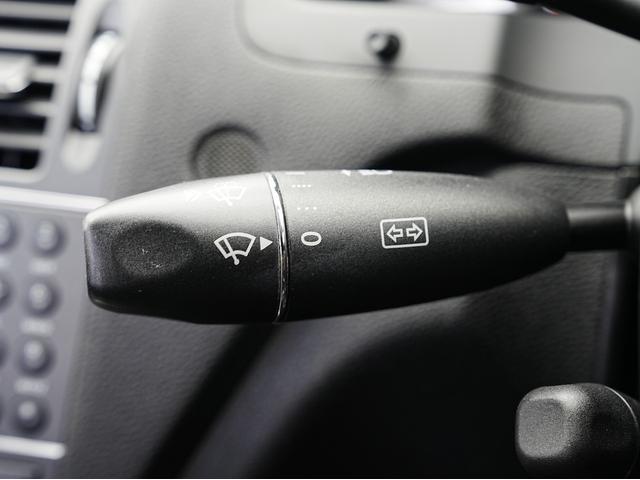 Cクラス C200 CGIブルーエフィシェンシー 黒本革シート・純正ナビ・フルセグTV・ドライブレコーダー・シートヒーター・バックカメラ・シートメモリー・パワーシート・クルーズコントロール・電動格納ミラー・ステアリング電動チルト・ステアリングスイッチ(56枚目)