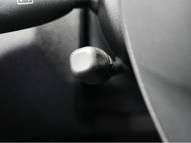 Cクラス C200 CGIブルーエフィシェンシー 黒本革シート・純正ナビ・フルセグTV・ドライブレコーダー・シートヒーター・バックカメラ・シートメモリー・パワーシート・クルーズコントロール・電動格納ミラー・ステアリング電動チルト・ステアリングスイッチ(57枚目)