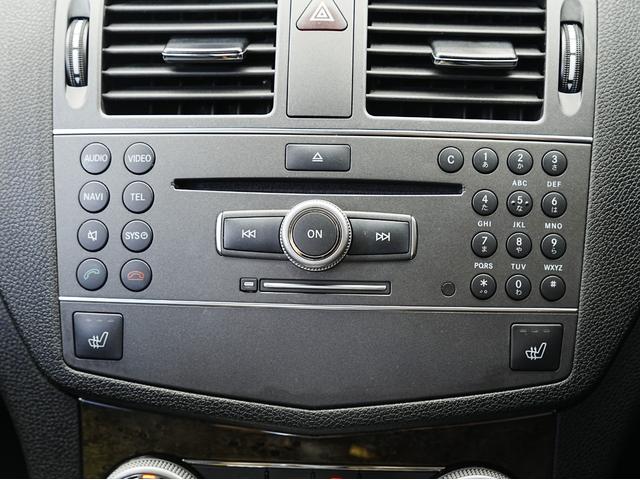 Cクラス C200 CGIブルーエフィシェンシー 黒本革シート・純正ナビ・フルセグTV・ドライブレコーダー・シートヒーター・バックカメラ・シートメモリー・パワーシート・クルーズコントロール・電動格納ミラー・ステアリング電動チルト・ステアリングスイッチ(63枚目)