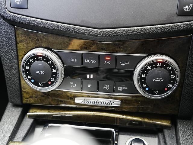 Cクラス C200 CGIブルーエフィシェンシー 黒本革シート・純正ナビ・フルセグTV・ドライブレコーダー・シートヒーター・バックカメラ・シートメモリー・パワーシート・クルーズコントロール・電動格納ミラー・ステアリング電動チルト・ステアリングスイッチ(64枚目)