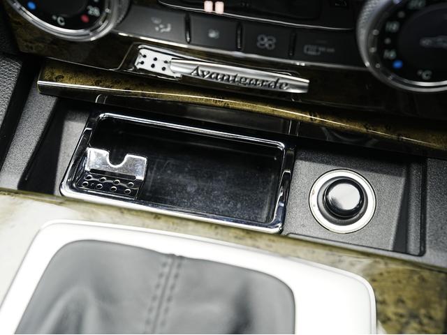 Cクラス C200 CGIブルーエフィシェンシー 黒本革シート・純正ナビ・フルセグTV・ドライブレコーダー・シートヒーター・バックカメラ・シートメモリー・パワーシート・クルーズコントロール・電動格納ミラー・ステアリング電動チルト・ステアリングスイッチ(65枚目)