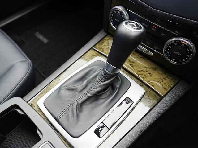 Cクラス C200 CGIブルーエフィシェンシー 黒本革シート・純正ナビ・フルセグTV・ドライブレコーダー・シートヒーター・バックカメラ・シートメモリー・パワーシート・クルーズコントロール・電動格納ミラー・ステアリング電動チルト・ステアリングスイッチ(66枚目)