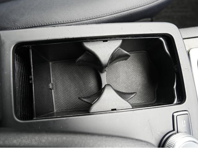 Cクラス C200 CGIブルーエフィシェンシー 黒本革シート・純正ナビ・フルセグTV・ドライブレコーダー・シートヒーター・バックカメラ・シートメモリー・パワーシート・クルーズコントロール・電動格納ミラー・ステアリング電動チルト・ステアリングスイッチ(68枚目)