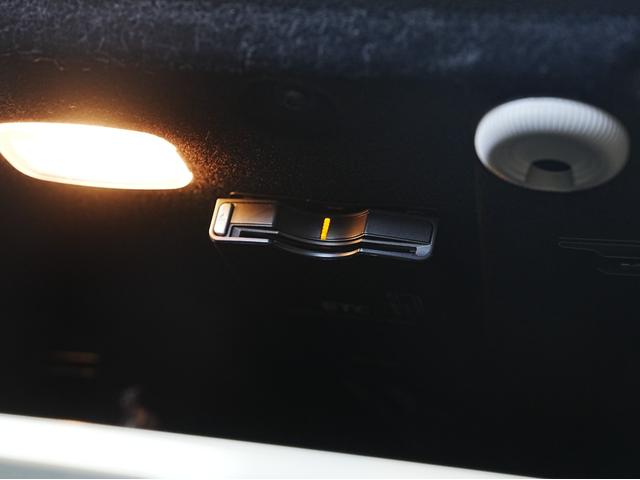 Cクラス C200 CGIブルーエフィシェンシー 黒本革シート・純正ナビ・フルセグTV・ドライブレコーダー・シートヒーター・バックカメラ・シートメモリー・パワーシート・クルーズコントロール・電動格納ミラー・ステアリング電動チルト・ステアリングスイッチ(74枚目)