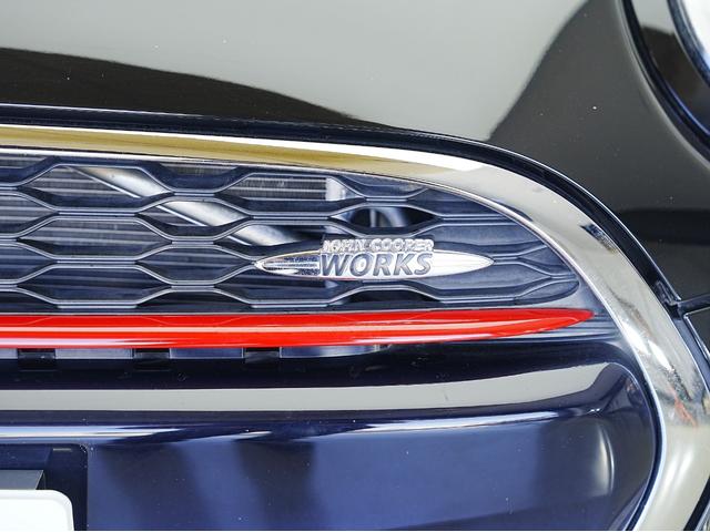 ＭＩＮＩ ジョンクーパーワークス　ペッパーパッケージ・ヘッドアップディスプレイ・ナビ２０２５年更新済み・ＬＥＤヘッドライト・社外レーダー・ソナーセンサー・Ｂｌｕｅｔｏｏｔｈ・アイドリングストップ・オートライト・オートワイパー（6枚目）