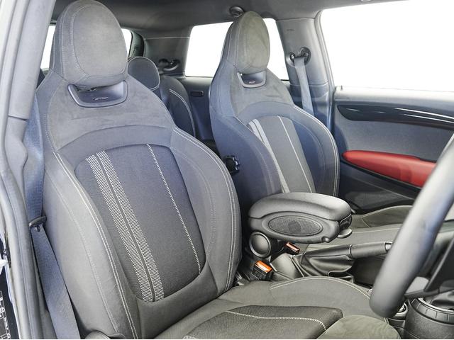 ＭＩＮＩ ジョンクーパーワークス　ペッパーパッケージ・ヘッドアップディスプレイ・ナビ２０２５年更新済み・ＬＥＤヘッドライト・社外レーダー・ソナーセンサー・Ｂｌｕｅｔｏｏｔｈ・アイドリングストップ・オートライト・オートワイパー（12枚目）