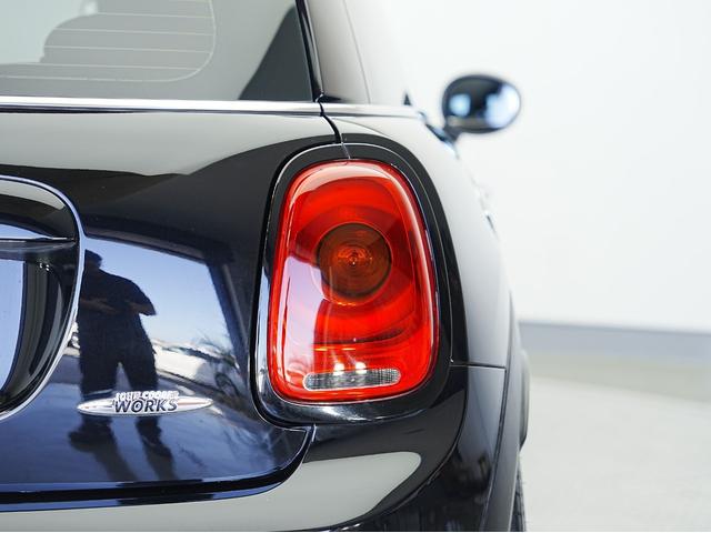 ＭＩＮＩ ジョンクーパーワークス　ペッパーパッケージ・ヘッドアップディスプレイ・ナビ２０２５年更新済み・ＬＥＤヘッドライト・社外レーダー・ソナーセンサー・Ｂｌｕｅｔｏｏｔｈ・アイドリングストップ・オートライト・オートワイパー（33枚目）