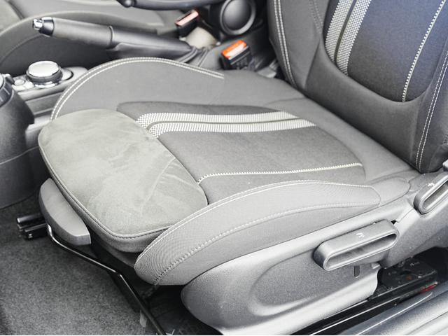 ＭＩＮＩ ジョンクーパーワークス　ペッパーパッケージ・ヘッドアップディスプレイ・ナビ２０２５年更新済み・ＬＥＤヘッドライト・社外レーダー・ソナーセンサー・Ｂｌｕｅｔｏｏｔｈ・アイドリングストップ・オートライト・オートワイパー（42枚目）