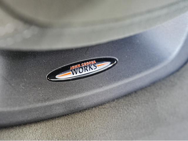 ＭＩＮＩ ジョンクーパーワークス　ペッパーパッケージ・ヘッドアップディスプレイ・ナビ２０２５年更新済み・ＬＥＤヘッドライト・社外レーダー・ソナーセンサー・Ｂｌｕｅｔｏｏｔｈ・アイドリングストップ・オートライト・オートワイパー（43枚目）