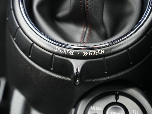 ＭＩＮＩ ジョンクーパーワークス　ペッパーパッケージ・ヘッドアップディスプレイ・ナビ２０２５年更新済み・ＬＥＤヘッドライト・社外レーダー・ソナーセンサー・Ｂｌｕｅｔｏｏｔｈ・アイドリングストップ・オートライト・オートワイパー（72枚目）