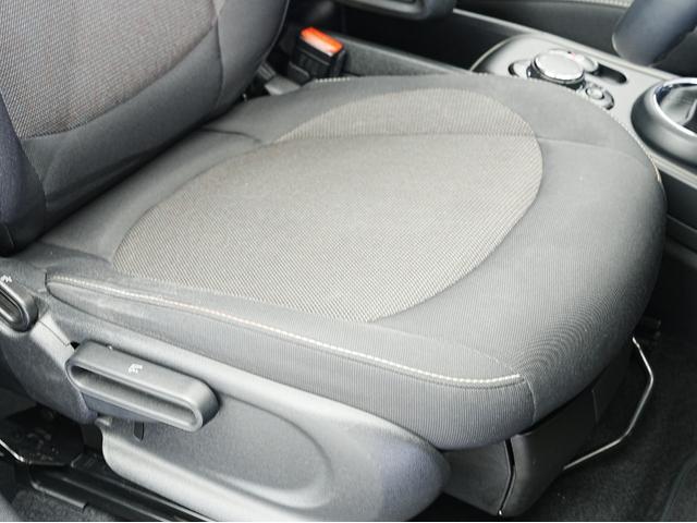 ＭＩＮＩ クーパーＤ　クロスオーバー　前後ドラレコ・ＡＣＣ・ＬＥＤヘッドライト・パワーバックドア・インテリジェントセーフティ・電動リヤゲート・純正ナビ・Ｂｌｕｅｔｏｏｔｈ・バックカメラ・後席フィルム・後方ソナーセンサー・オートワイパー（12枚目）