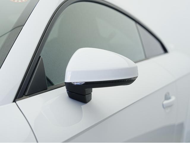 TTクーペ 2.0TFSI クワトロ Sラインパッケージ マトリクスLED・ハーフレザーシート・純正18インチSラインAW・バーチャルコックピット・リヤウイング・後席フィルム・フルセグTV・Bluetooth・アイドリングストップ・シーケンシャルターンランプ(17枚目)