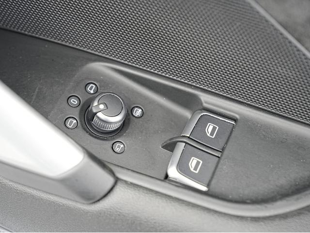 TTクーペ 2.0TFSI クワトロ Sラインパッケージ マトリクスLED・ハーフレザーシート・純正18インチSラインAW・バーチャルコックピット・リヤウイング・後席フィルム・フルセグTV・Bluetooth・アイドリングストップ・シーケンシャルターンランプ(45枚目)