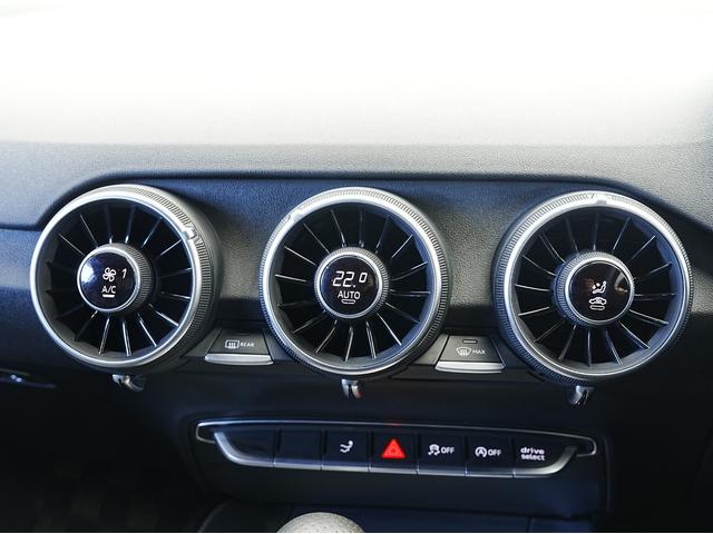 TTクーペ 2.0TFSI クワトロ Sラインパッケージ マトリクスLED・ハーフレザーシート・純正18インチSラインAW・バーチャルコックピット・リヤウイング・後席フィルム・フルセグTV・Bluetooth・アイドリングストップ・シーケンシャルターンランプ(60枚目)