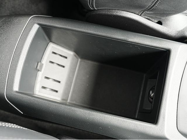 TTクーペ 2.0TFSI クワトロ Sラインパッケージ マトリクスLED・ハーフレザーシート・純正18インチSラインAW・バーチャルコックピット・リヤウイング・後席フィルム・フルセグTV・Bluetooth・アイドリングストップ・シーケンシャルターンランプ(70枚目)