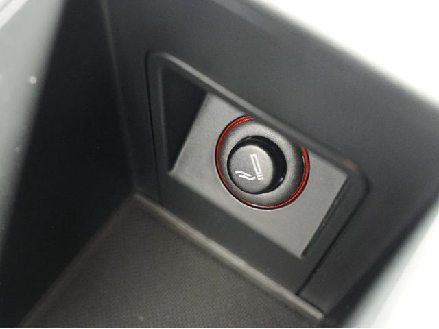 TTクーペ 2.0TFSI クワトロ Sラインパッケージ マトリクスLED・ハーフレザーシート・純正18インチSラインAW・バーチャルコックピット・リヤウイング・後席フィルム・フルセグTV・Bluetooth・アイドリングストップ・シーケンシャルターンランプ(71枚目)
