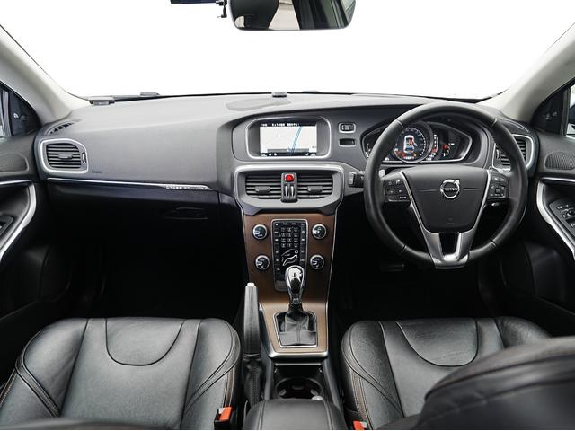 VOLVO V40 CROSS COUNTRY D4 SUMMUM