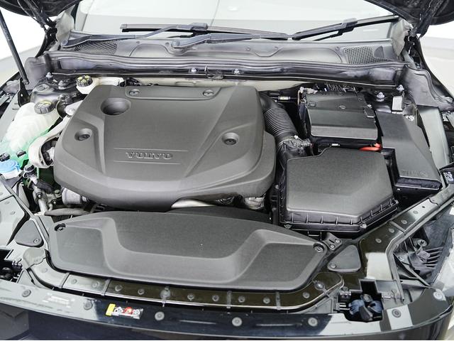 VOLVO V40 CROSS COUNTRY D4 SUMMUM