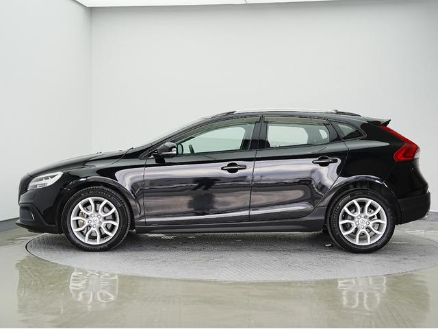 VOLVO V40 CROSS COUNTRY D4 SUMMUM