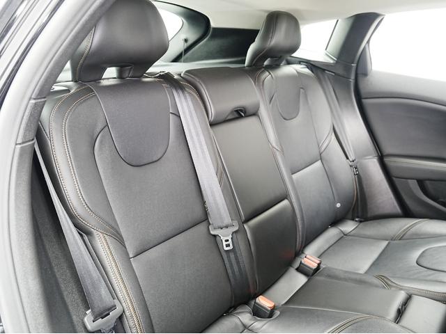 VOLVO V40 CROSS COUNTRY D4 SUMMUM