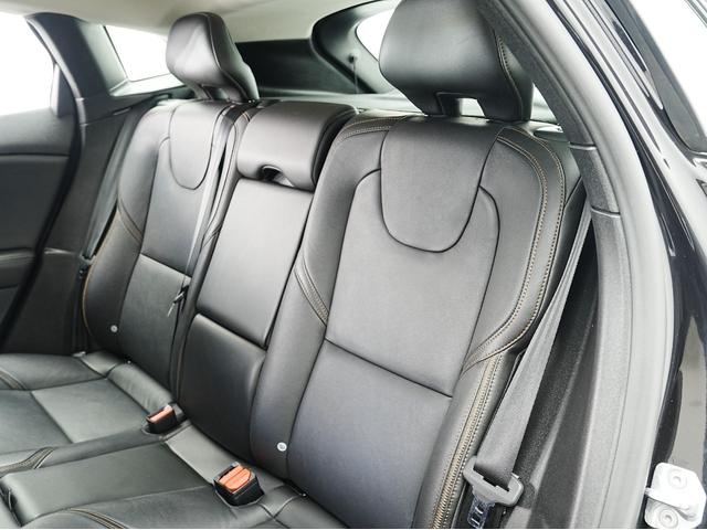 VOLVO V40 CROSS COUNTRY D4 SUMMUM