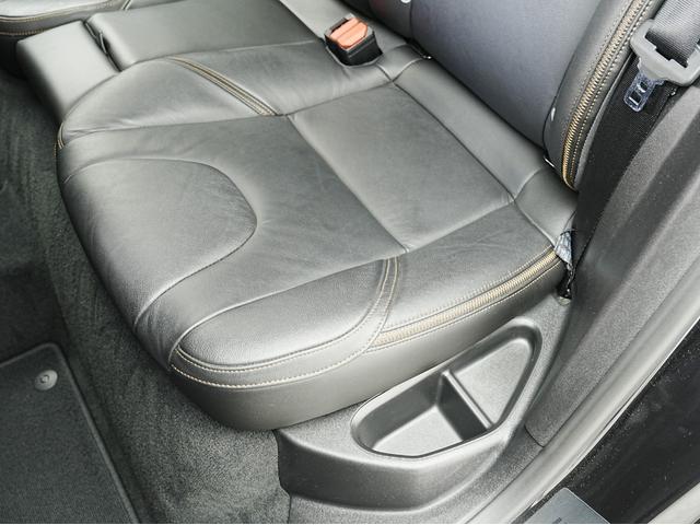VOLVO V40 CROSS COUNTRY D4 SUMMUM