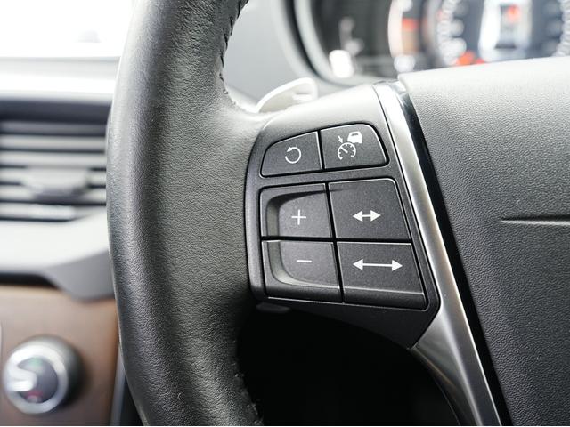 VOLVO V40 CROSS COUNTRY D4 SUMMUM