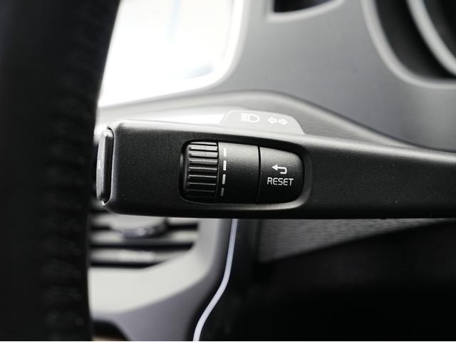 VOLVO V40 CROSS COUNTRY D4 SUMMUM