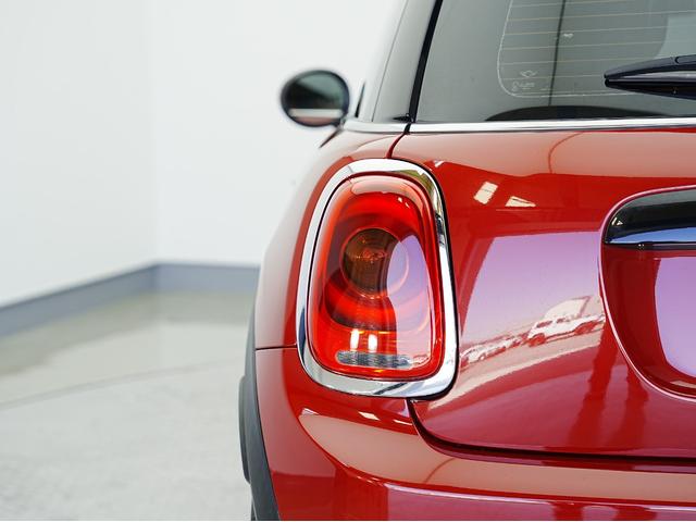 ＭＩＮＩ クーパーＳ　ワンオーナー・ＯＰ黒赤レザーシート・純正ナビ・ツートンルーフ・ドライブレコーダー・Ｂｌｕｅｔｏｏｔｈ・アンビエントライ社外ＴＶチューナー・バックカメラ・後席フィルム・ＥＴＣ・ＨＩＤヘッドライト（33枚目）