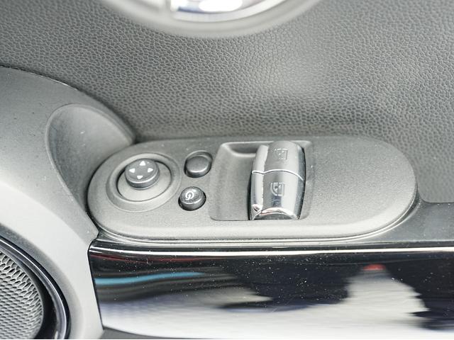 ＭＩＮＩ クーパーＳ　ワンオーナー・ＯＰ黒赤レザーシート・純正ナビ・ツートンルーフ・ドライブレコーダー・Ｂｌｕｅｔｏｏｔｈ・アンビエントライ社外ＴＶチューナー・バックカメラ・後席フィルム・ＥＴＣ・ＨＩＤヘッドライト（49枚目）