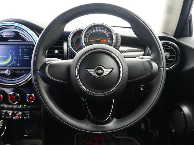 ＭＩＮＩ クーパーＳ　ワンオーナー・ＯＰ黒赤レザーシート・純正ナビ・ツートンルーフ・ドライブレコーダー・Ｂｌｕｅｔｏｏｔｈ・アンビエントライ社外ＴＶチューナー・バックカメラ・後席フィルム・ＥＴＣ・ＨＩＤヘッドライト（51枚目）