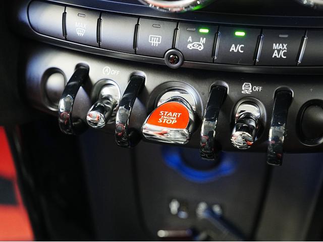 ＭＩＮＩ クーパーＳ　ワンオーナー・ＯＰ黒赤レザーシート・純正ナビ・ツートンルーフ・ドライブレコーダー・Ｂｌｕｅｔｏｏｔｈ・アンビエントライ社外ＴＶチューナー・バックカメラ・後席フィルム・ＥＴＣ・ＨＩＤヘッドライト（64枚目）
