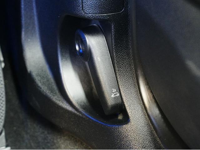 ＭＩＮＩ クーパーＳ　ワンオーナー・ＯＰ黒赤レザーシート・純正ナビ・ツートンルーフ・ドライブレコーダー・Ｂｌｕｅｔｏｏｔｈ・アンビエントライ社外ＴＶチューナー・バックカメラ・後席フィルム・ＥＴＣ・ＨＩＤヘッドライト（76枚目）