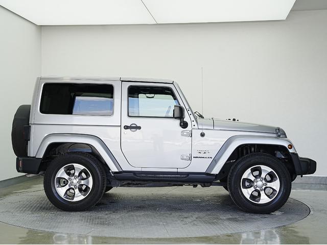 ジープ・ラングラー サハラ 後期モデル・純正オーディオ・アルパインスピーカー・クルーズコントロール・オートライト・ヒルディセントコントロール・ETC・トランスファーレバー・スペアキー・ステアリングスイッチ(25枚目)