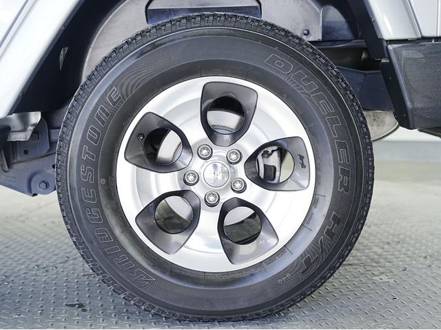 ジープ・ラングラー サハラ 後期モデル・純正オーディオ・アルパインスピーカー・クルーズコントロール・オートライト・ヒルディセントコントロール・ETC・トランスファーレバー・スペアキー・ステアリングスイッチ(37枚目)