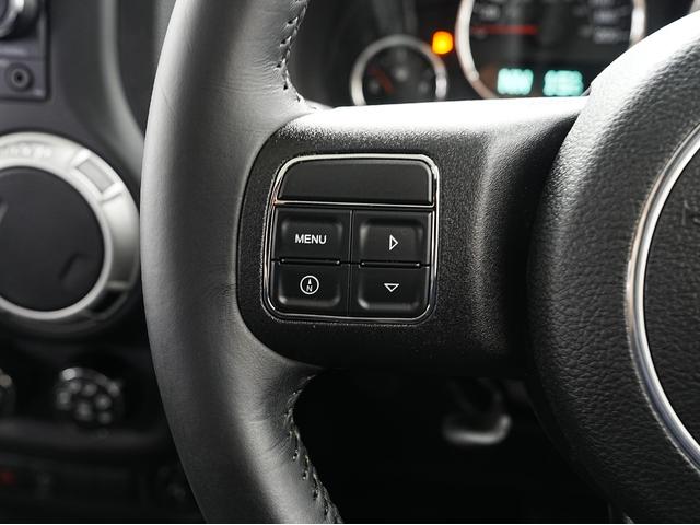 ジープ・ラングラー サハラ 後期モデル・純正オーディオ・アルパインスピーカー・クルーズコントロール・オートライト・ヒルディセントコントロール・ETC・トランスファーレバー・スペアキー・ステアリングスイッチ(48枚目)