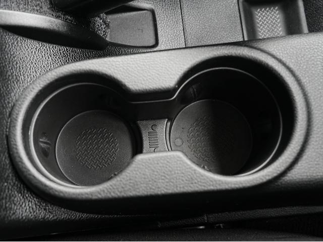 ジープ・ラングラー サハラ 後期モデル・純正オーディオ・アルパインスピーカー・クルーズコントロール・オートライト・ヒルディセントコントロール・ETC・トランスファーレバー・スペアキー・ステアリングスイッチ(60枚目)