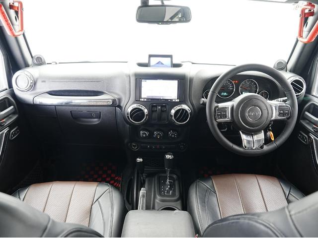 ジープ・ラングラー サハラ 後期モデル・黒茶コンビ本革調シートカバー・カロッツェリアナビ・フルセグTV・Bluetooth・フロントカメラ・バックカメラ・メッキフロントグリル・サイドバイザー・アシストグリップ・ETC・クルコン(5枚目)