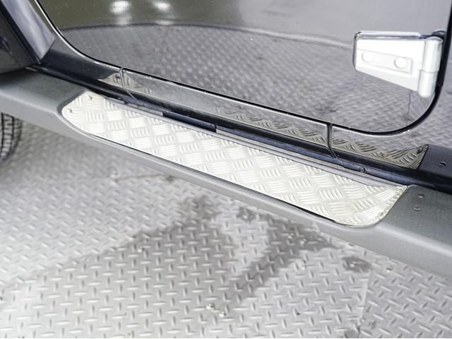 ジープ・ラングラー サハラ 後期モデル・黒茶コンビ本革調シートカバー・カロッツェリアナビ・フルセグTV・Bluetooth・フロントカメラ・バックカメラ・メッキフロントグリル・サイドバイザー・アシストグリップ・ETC・クルコン(8枚目)