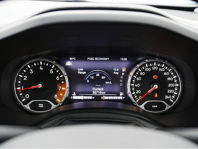 ジープ・レネゲード リミテッド 黒本革シート・サンルーフ・ステアリングヒーター・パワーシート・純正オーディオ・バックカメラ・Bluetooth・レーンキープ・BSM・後方ソナー・プライバシーガラス・シートヒーター・ETC・クルコン(6枚目)