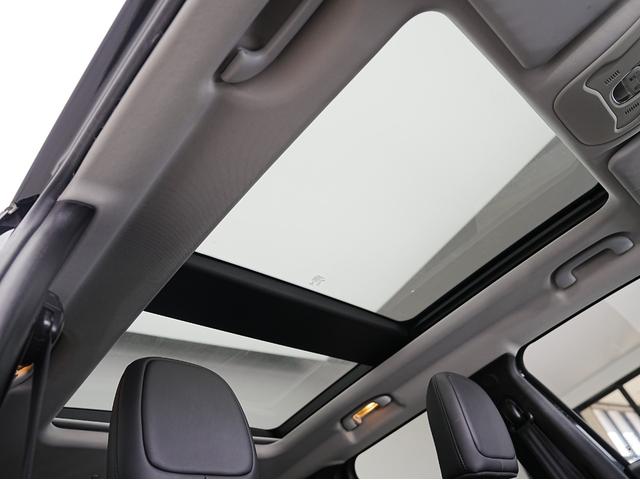 ジープ・レネゲード リミテッド 黒本革シート・サンルーフ・ステアリングヒーター・パワーシート・純正オーディオ・バックカメラ・Bluetooth・レーンキープ・BSM・後方ソナー・プライバシーガラス・シートヒーター・ETC・クルコン(8枚目)