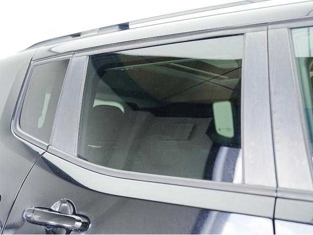 ジープ・レネゲード リミテッド 黒本革シート・サンルーフ・ステアリングヒーター・パワーシート・純正オーディオ・バックカメラ・Bluetooth・レーンキープ・BSM・後方ソナー・プライバシーガラス・シートヒーター・ETC・クルコン(9枚目)