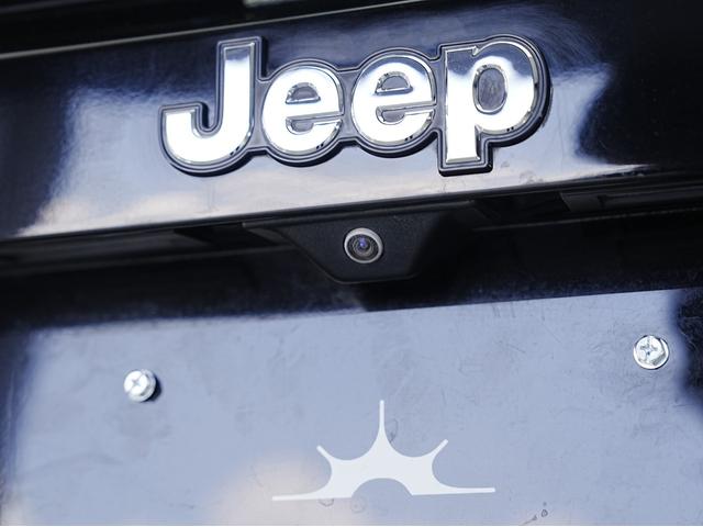 ジープ・レネゲード リミテッド 黒本革シート・サンルーフ・ステアリングヒーター・パワーシート・純正オーディオ・バックカメラ・Bluetooth・レーンキープ・BSM・後方ソナー・プライバシーガラス・シートヒーター・ETC・クルコン(10枚目)