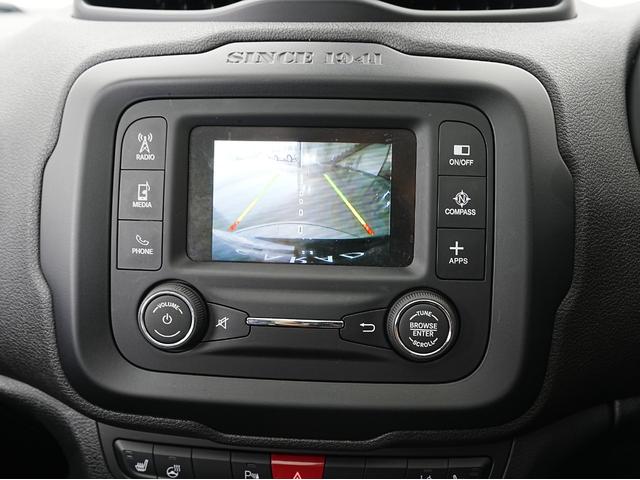 ジープ・レネゲード リミテッド 黒本革シート・サンルーフ・ステアリングヒーター・パワーシート・純正オーディオ・バックカメラ・Bluetooth・レーンキープ・BSM・後方ソナー・プライバシーガラス・シートヒーター・ETC・クルコン(11枚目)