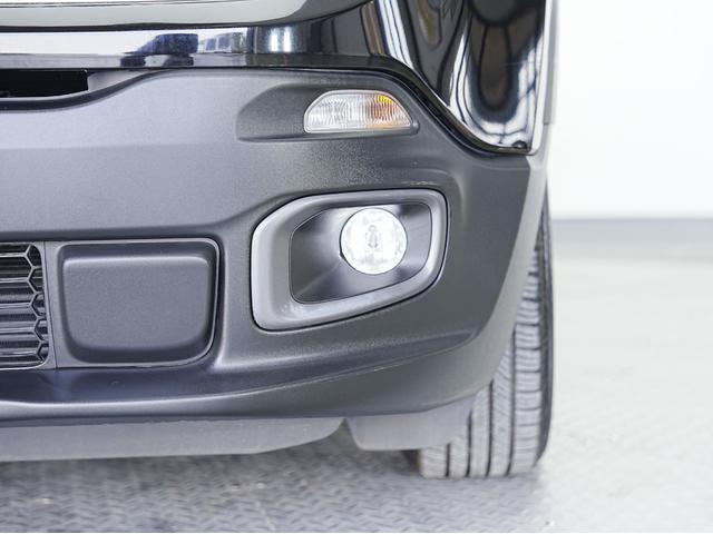 ジープ・レネゲード リミテッド 黒本革シート・サンルーフ・ステアリングヒーター・パワーシート・純正オーディオ・バックカメラ・Bluetooth・レーンキープ・BSM・後方ソナー・プライバシーガラス・シートヒーター・ETC・クルコン(22枚目)