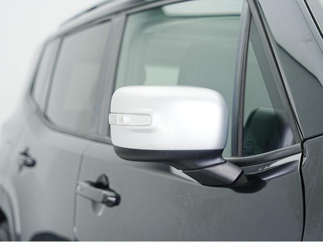 ジープ・レネゲード リミテッド 黒本革シート・サンルーフ・ステアリングヒーター・パワーシート・純正オーディオ・バックカメラ・Bluetooth・レーンキープ・BSM・後方ソナー・プライバシーガラス・シートヒーター・ETC・クルコン(23枚目)