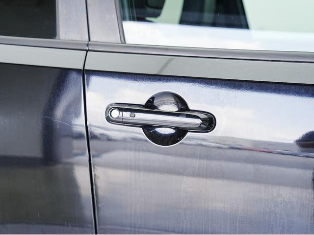 ジープ・レネゲード リミテッド 黒本革シート・サンルーフ・ステアリングヒーター・パワーシート・純正オーディオ・バックカメラ・Bluetooth・レーンキープ・BSM・後方ソナー・プライバシーガラス・シートヒーター・ETC・クルコン(28枚目)