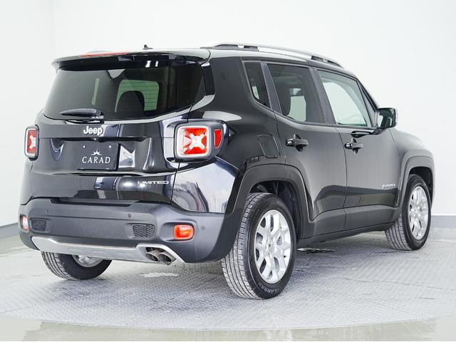 ジープ・レネゲード リミテッド 黒本革シート・サンルーフ・ステアリングヒーター・パワーシート・純正オーディオ・バックカメラ・Bluetooth・レーンキープ・BSM・後方ソナー・プライバシーガラス・シートヒーター・ETC・クルコン(32枚目)