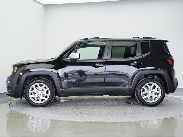 ジープ・レネゲード リミテッド 黒本革シート・サンルーフ・ステアリングヒーター・パワーシート・純正オーディオ・バックカメラ・Bluetooth・レーンキープ・BSM・後方ソナー・プライバシーガラス・シートヒーター・ETC・クルコン(38枚目)