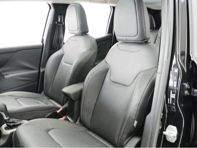 ジープ・レネゲード リミテッド 黒本革シート・サンルーフ・ステアリングヒーター・パワーシート・純正オーディオ・バックカメラ・Bluetooth・レーンキープ・BSM・後方ソナー・プライバシーガラス・シートヒーター・ETC・クルコン(43枚目)